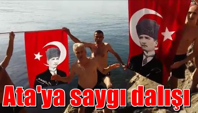  Denizden Atatürk posteri çıkarttılar