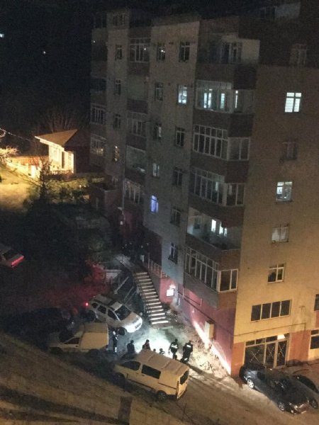 Emekli polis 6 katlı binanın çatısından düşüp öldü - 1