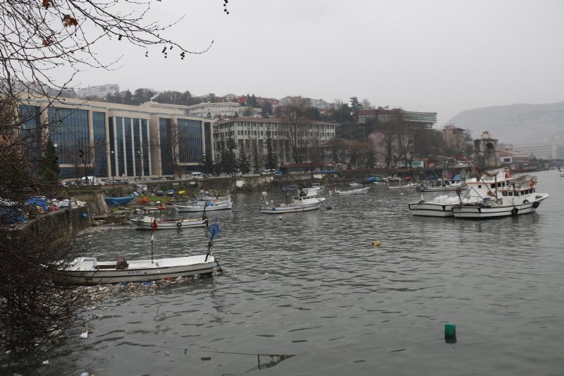 Zonguldak’ta dev dalgalar 7 metrelik istinat duvarını aştı - 1
