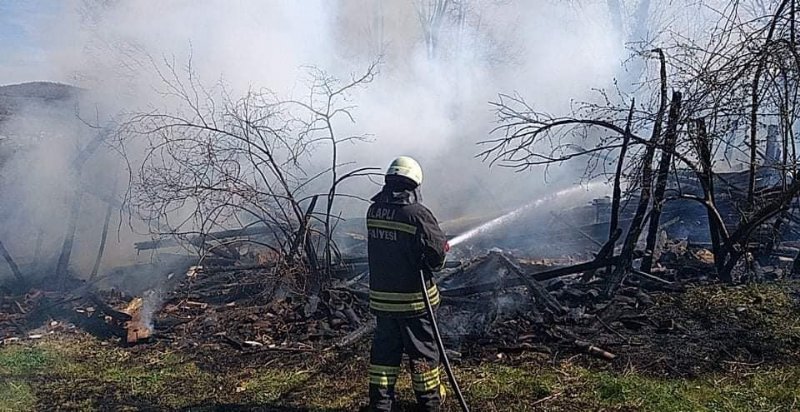 Ahşaptı, alevlere teslim oldu... - 1