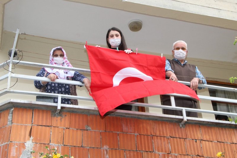 Yaşlı çift Vefa Sosyal Destek Grubu´ndan Türk Bayrağı istedi - 2