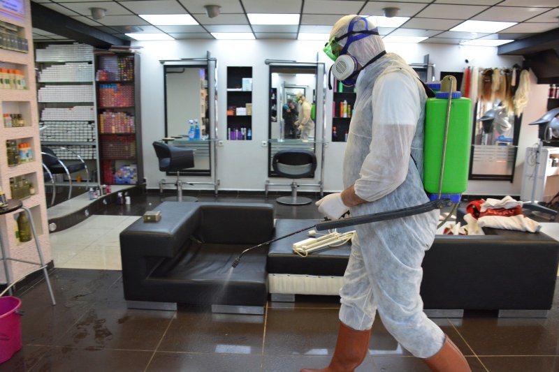 Berber ve kuaför salonları dezenfekte ediliyor - 4