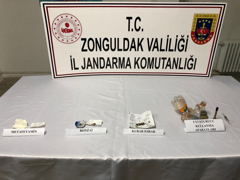 Jandarma Ereğli ve Alaplı’da 3 kişiyi gözaltına aldı… UYUŞTURUCU BASKINLARI SÜRÜYOR - 1