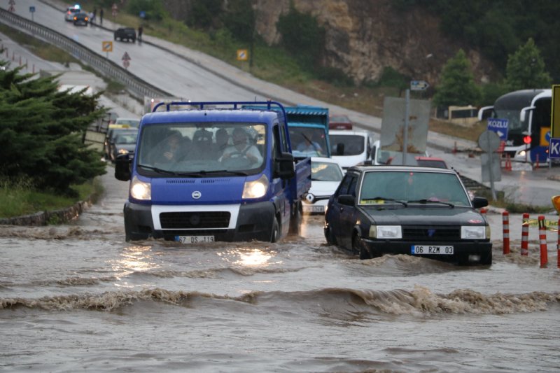 Kuvvetli yağış, Zonguldak’ta hayatı olumsuz etkiledi... - 2
