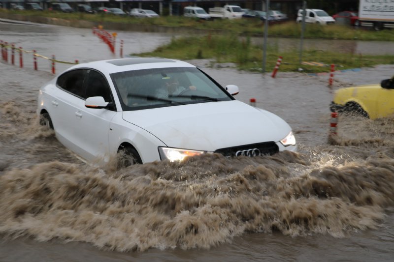 Kuvvetli yağış, Zonguldak’ta hayatı olumsuz etkiledi... - 3