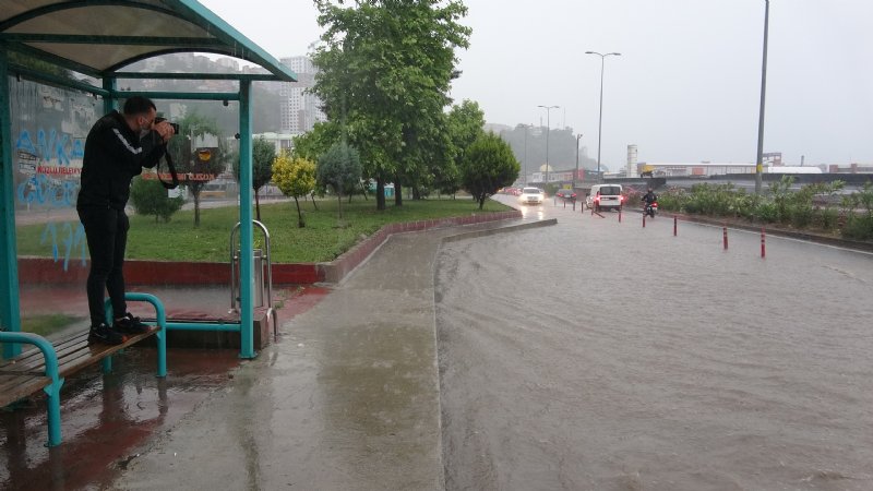 Kuvvetli yağış, Zonguldak’ta hayatı olumsuz etkiledi... - 10