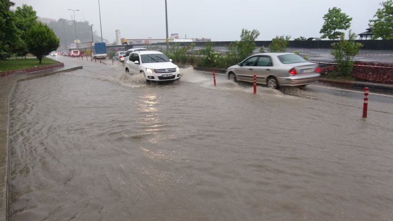 Kuvvetli yağış, Zonguldak’ta hayatı olumsuz etkiledi... - 11