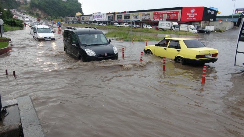 Kuvvetli yağış, Zonguldak’ta hayatı olumsuz etkiledi... - 12