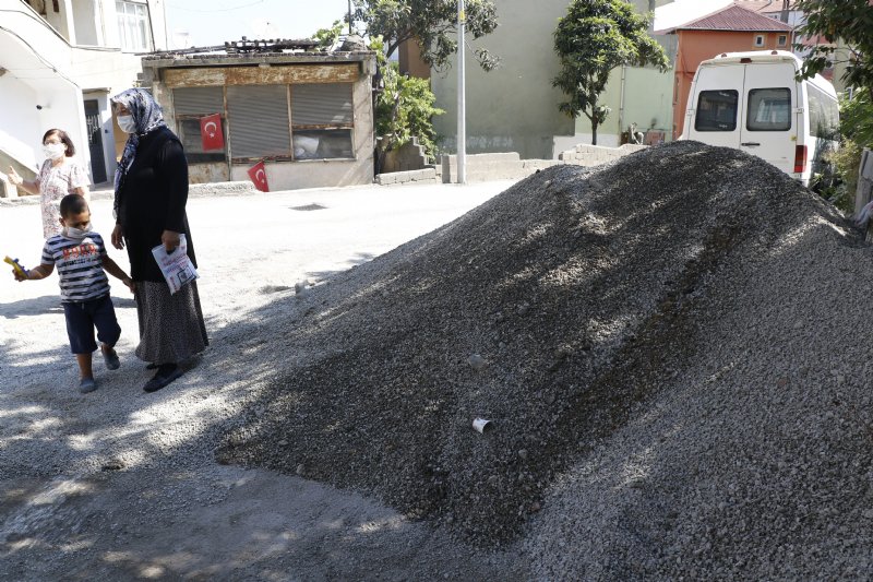  Mahalle sakinleri, belediyeden çalışmanın hızlanmasını istiyor... - 2