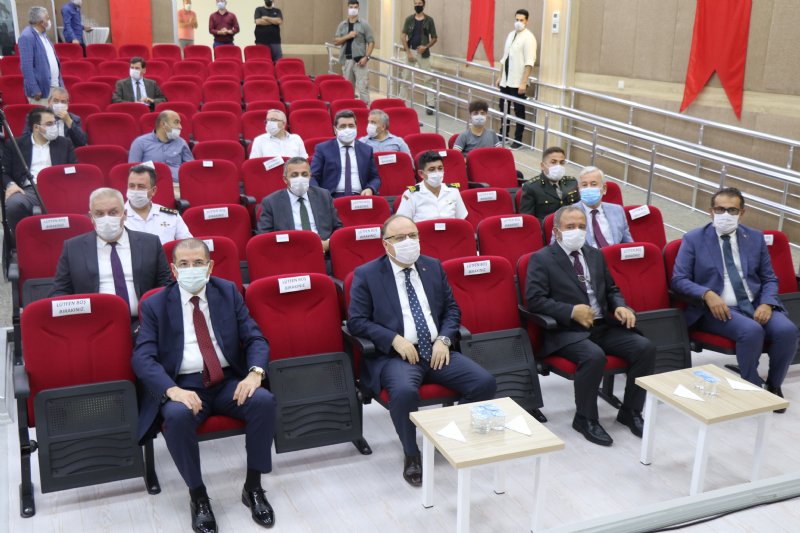 Vali Tutulmaz, şehit yakını ve gazilere övünç madalyası takdim etti… - 2