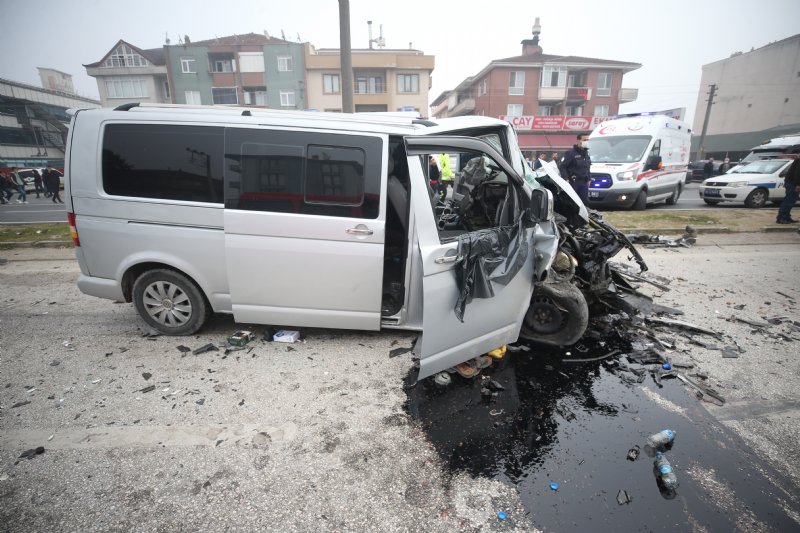 Düzce’de iki minibüs çarpıştı… 1 ölü, 4 yaralı - 2