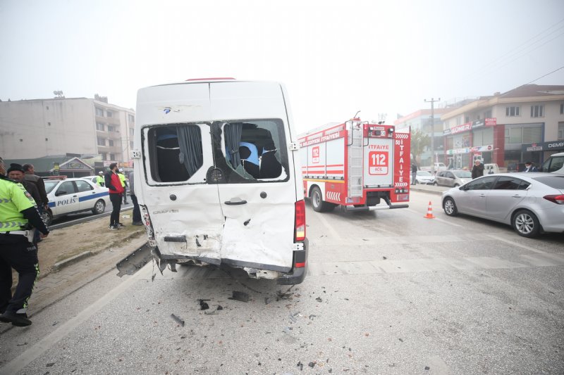 Düzce’de iki minibüs çarpıştı… 1 ölü, 4 yaralı - 3