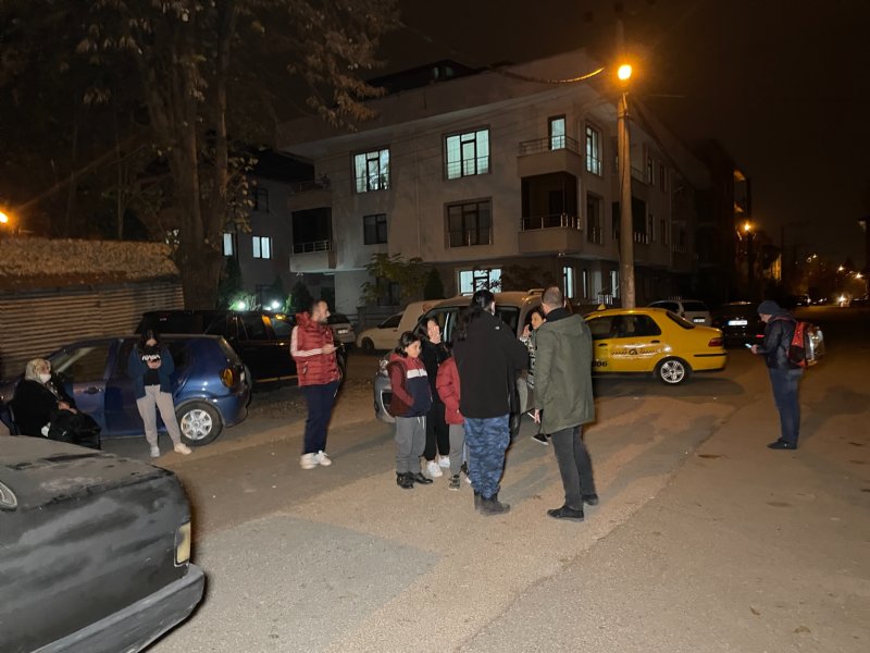 Deprem sonrası vatandaşların sokakta bekleyişi sürüyor - 4