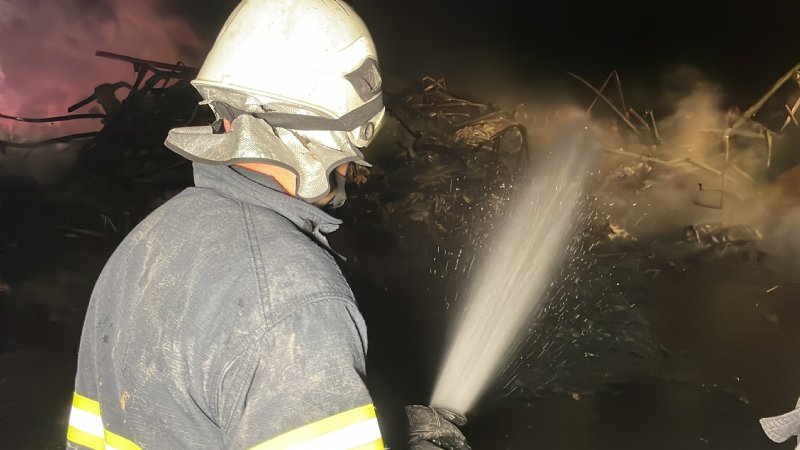 BÖLGE İLLERDEN GELEN İTFAİYE EKİPLERİ YANGINI GÜÇLÜKLE KONTROL ALTINA ALDI - 5