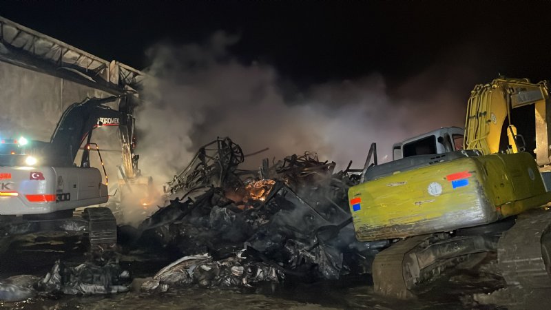 BÖLGE İLLERDEN GELEN İTFAİYE EKİPLERİ YANGINI GÜÇLÜKLE KONTROL ALTINA ALDI - 6