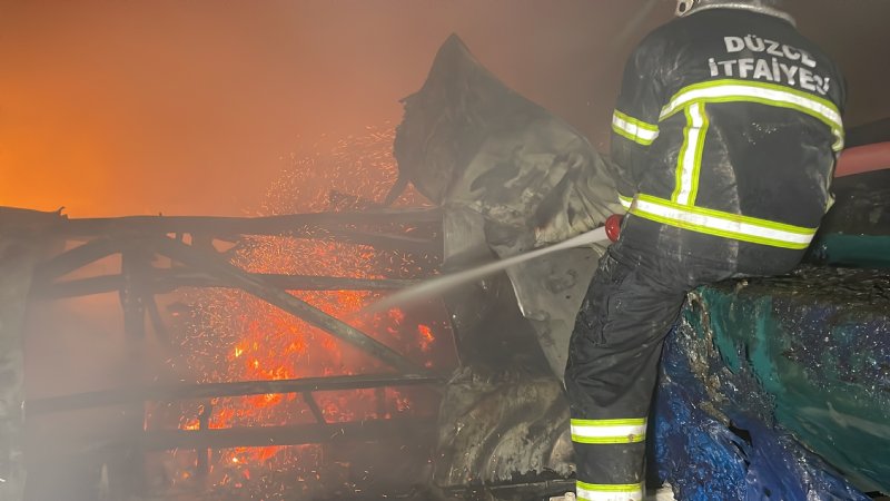 BÖLGE İLLERDEN GELEN İTFAİYE EKİPLERİ YANGINI GÜÇLÜKLE KONTROL ALTINA ALDI - 7