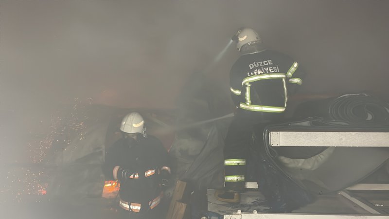BÖLGE İLLERDEN GELEN İTFAİYE EKİPLERİ YANGINI GÜÇLÜKLE KONTROL ALTINA ALDI - 8