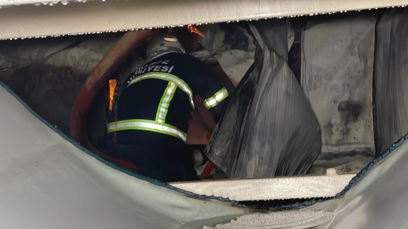 BÖLGE İLLERDEN GELEN İTFAİYE EKİPLERİ YANGINI GÜÇLÜKLE KONTROL ALTINA ALDI - 9