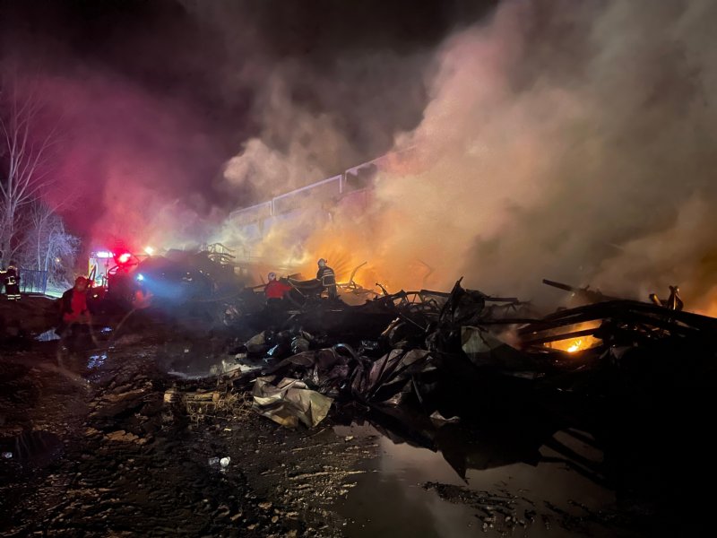 BÖLGE İLLERDEN GELEN İTFAİYE EKİPLERİ YANGINI GÜÇLÜKLE KONTROL ALTINA ALDI - 12