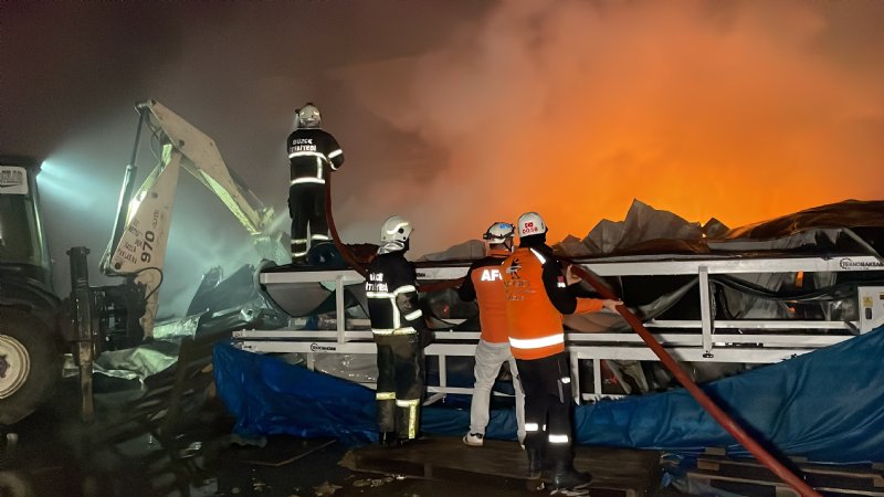 BÖLGE İLLERDEN GELEN İTFAİYE EKİPLERİ YANGINI GÜÇLÜKLE KONTROL ALTINA ALDI - 1