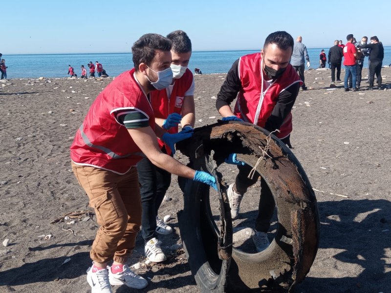 150 gönüllü çevre temizliği yaptı - 1