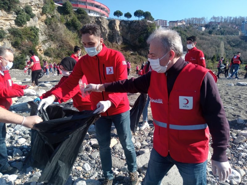 150 gönüllü çevre temizliği yaptı - 4