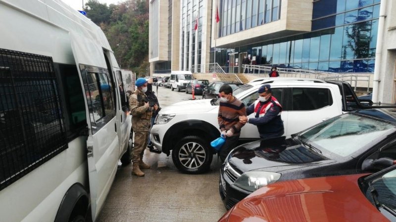 30 yıllık hapis cezasını duyunca mahkeme salonunda bayıldı - 1