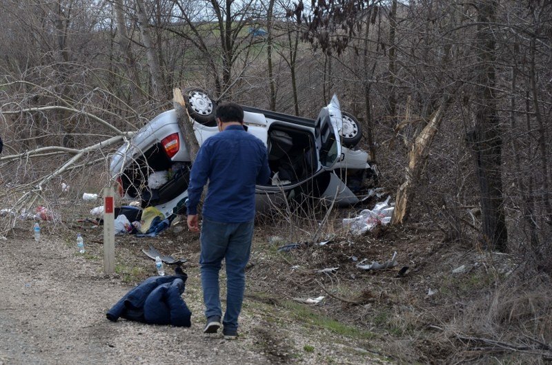 ŞARAMPOLE DEVRİLDİ: 1 ÖLÜ 1 YARALI  - 1