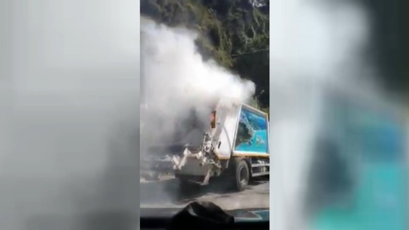 SEYİR HALİNDEKİ ÇÖP KAMYONU YANDI - 3