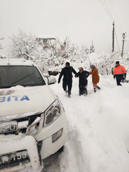 30 hasta diyaliz merkezleri ve hastanelere taşındı - 4