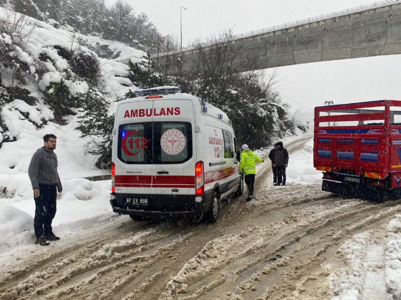 Heyelanda kar küreme aracının şoförü yaralandı - 2