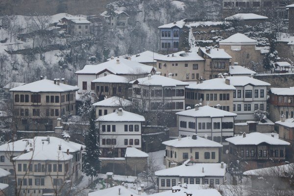 KARDA KAYBOLAN ARAÇLARINI 4 GÜN SONRA ÇIKARTABİLDİLER - 1