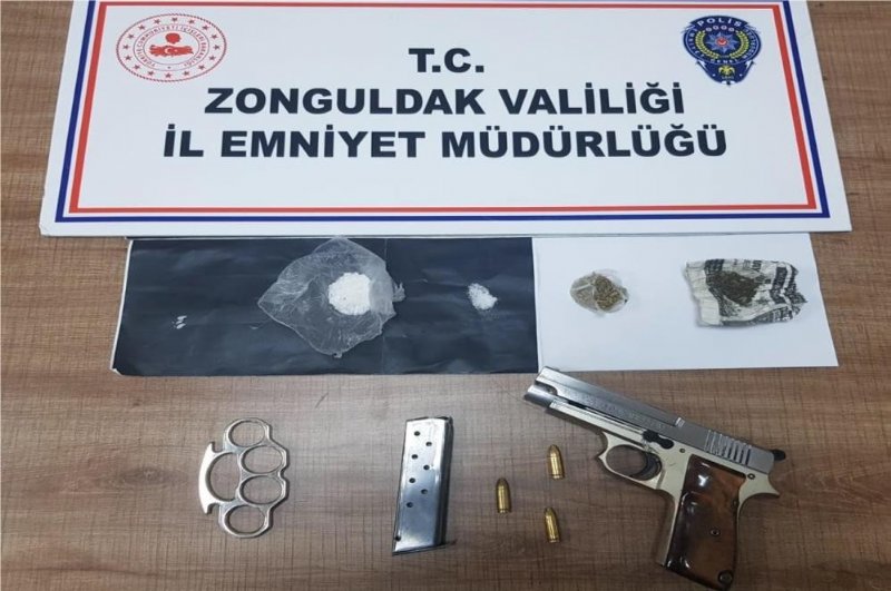 Uyuşturucu madde ticareti yapan 2 kişi tutuklandı - 1