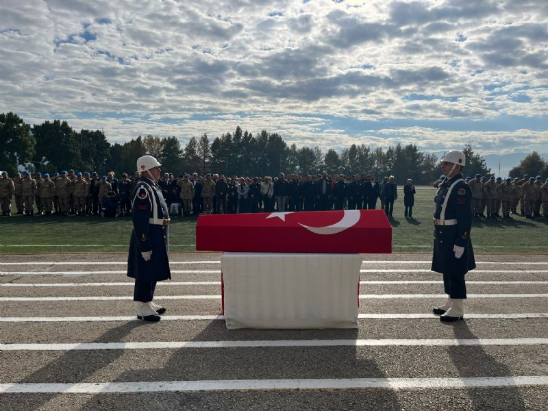 Görevi başında kalp krizi sonucu hayatını kaybetmişti… KIDEMLİ BAŞÇAVUŞ TÖRENLE UĞURLANDI - 3