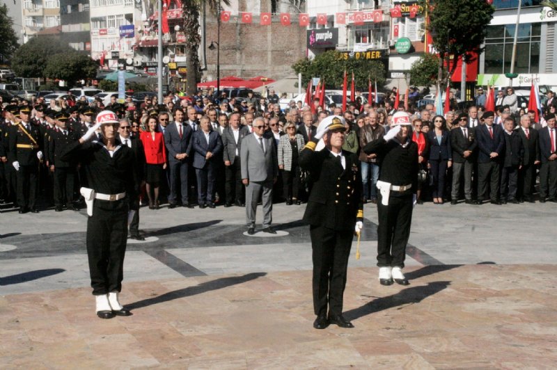 Karadeniz Ereğli’de çelenk sunma töreni gerçekleştirildi… CUMHURİYET İÇİN - 2