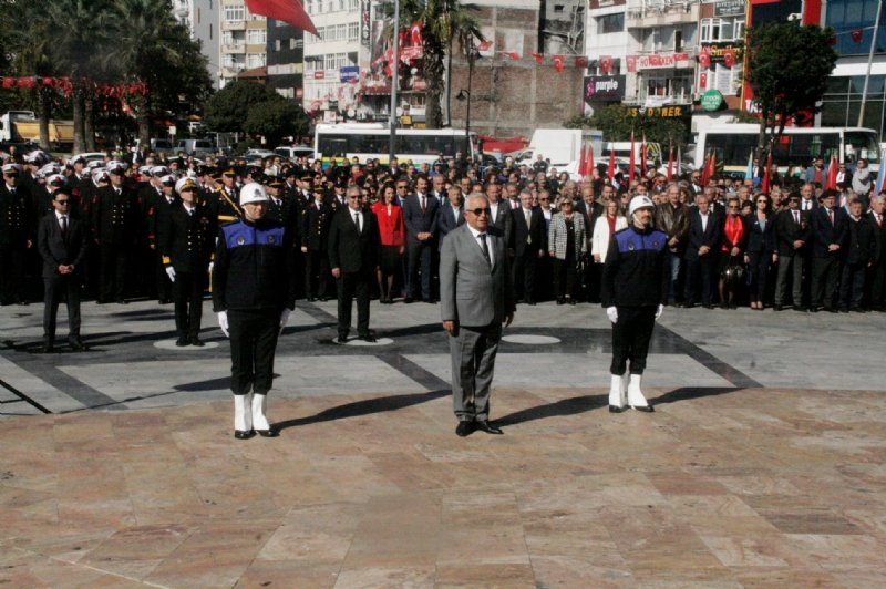 Karadeniz Ereğli’de çelenk sunma töreni gerçekleştirildi… CUMHURİYET İÇİN - 3