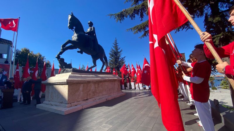 ZONGULDAK’TA ÇELENK KOYMA TÖRENİ YAPILDI - 1