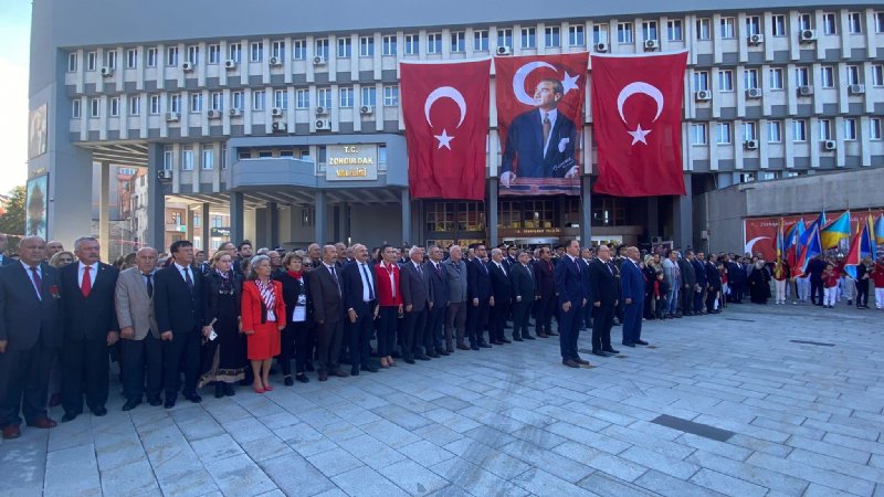 ZONGULDAK’TA ÇELENK KOYMA TÖRENİ YAPILDI - 3