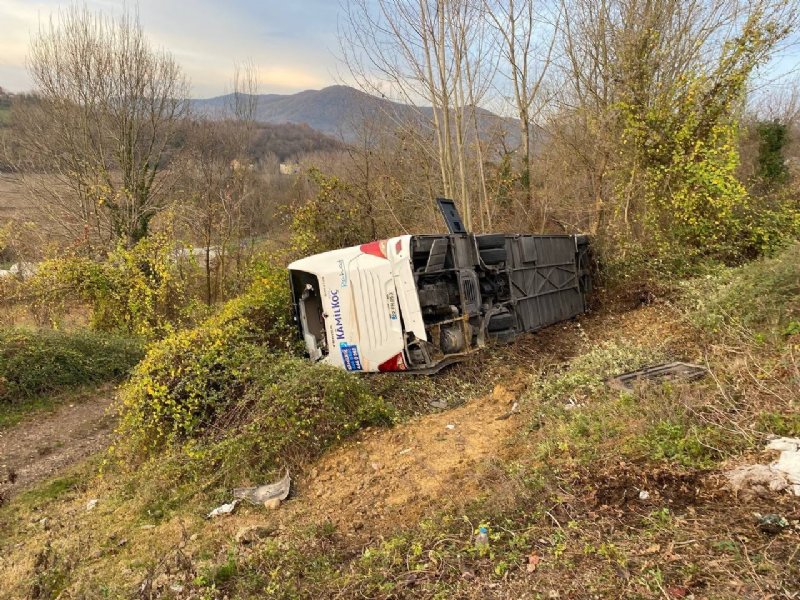 Yolcu otobüsü şarampole devrildi: 39 yaralı… ZONGULDAK’A GELİYORDU - 10