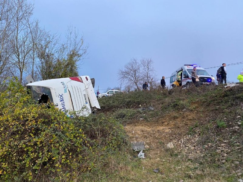 Yolcu otobüsü şarampole devrildi: 39 yaralı… ZONGULDAK’A GELİYORDU - 2