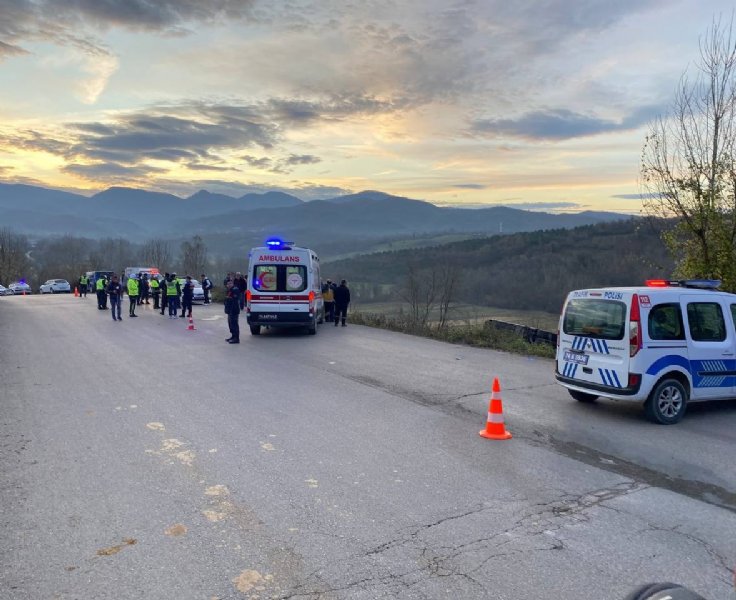 Yolcu otobüsü şarampole devrildi: 39 yaralı… ZONGULDAK’A GELİYORDU - 3