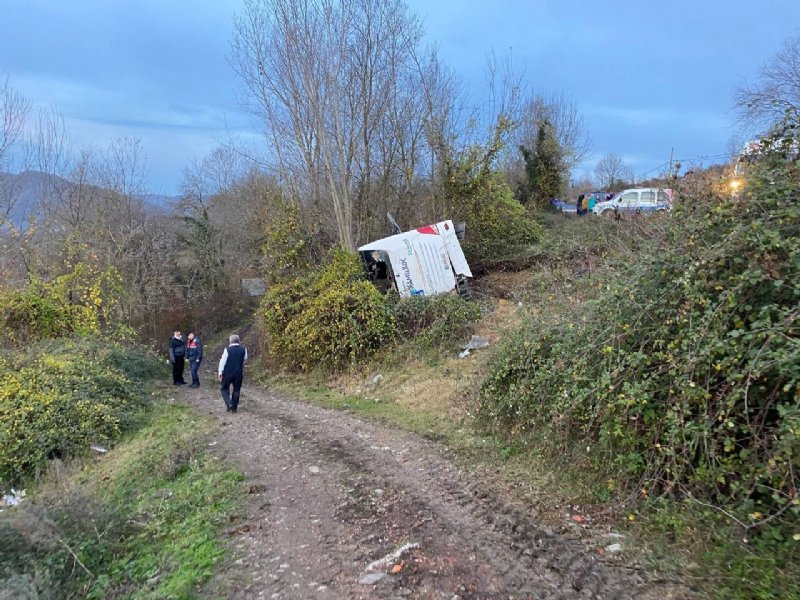 Yolcu otobüsü şarampole devrildi: 39 yaralı… ZONGULDAK’A GELİYORDU - 4