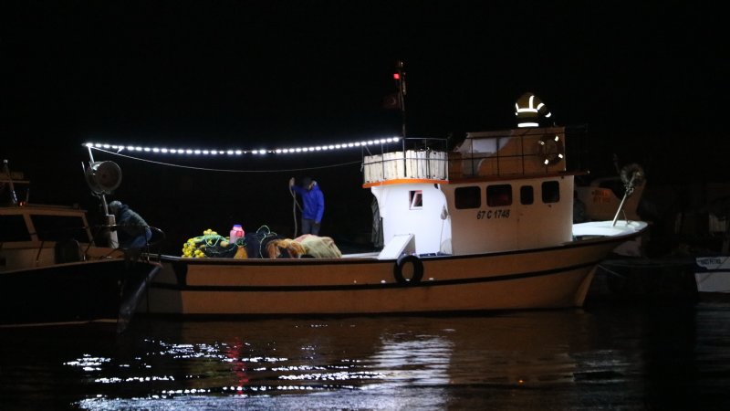 Kandilli-Ilıksu arasında balıkçı teknesinden düştü…  TAYFAYI ARAMA ÇALIŞMALARI SÜRÜYOR - 2