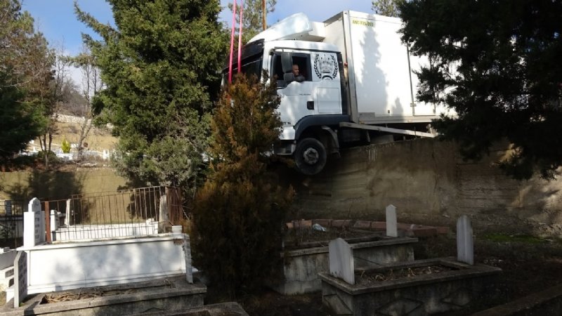 Navigasyona uydu… Az kalsın mezarlığı boyluyordu…  - 1