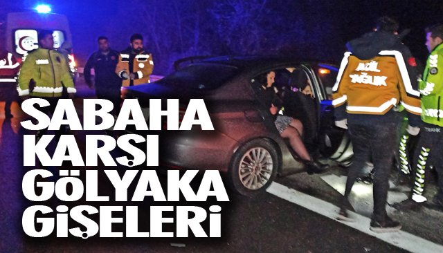 ÖNCE OTOBÜSE SONRA BARİYERLERE ÇARPTI: 2 YARALI