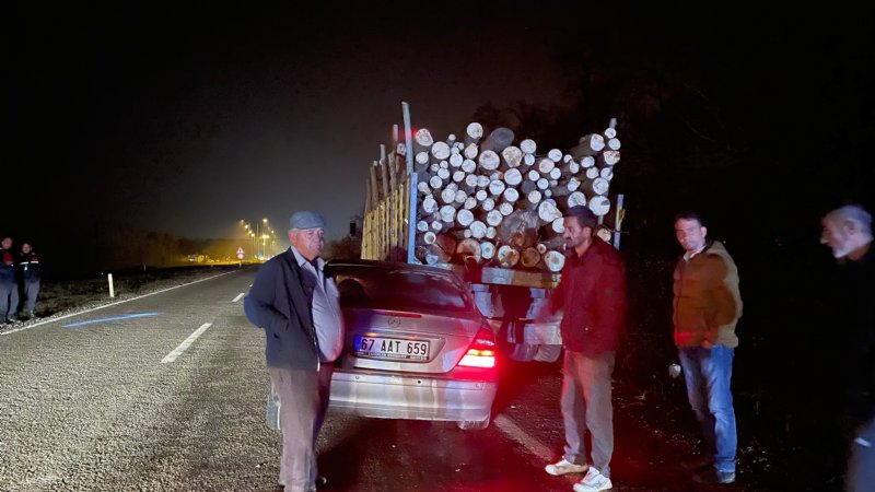 Otomobil tomruk yüklü kamyona çarptı  - 5