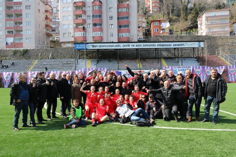 ALTIN KIZLAR PLAY OFF AŞKINA OYNADI! - 2