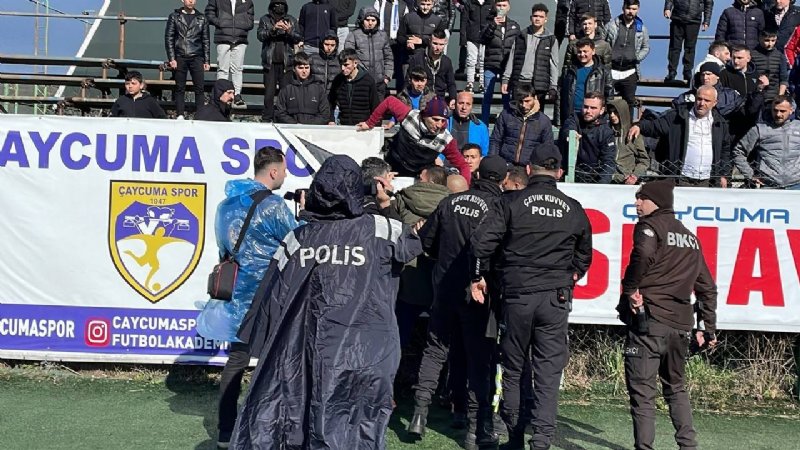  Amatör maç dostlukla başladı kavgayla bitti…  YEŞİL SAHADA ARBEDE - 3