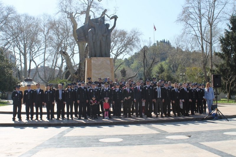 Ereğli’de Polis çelenk sundu… - 1