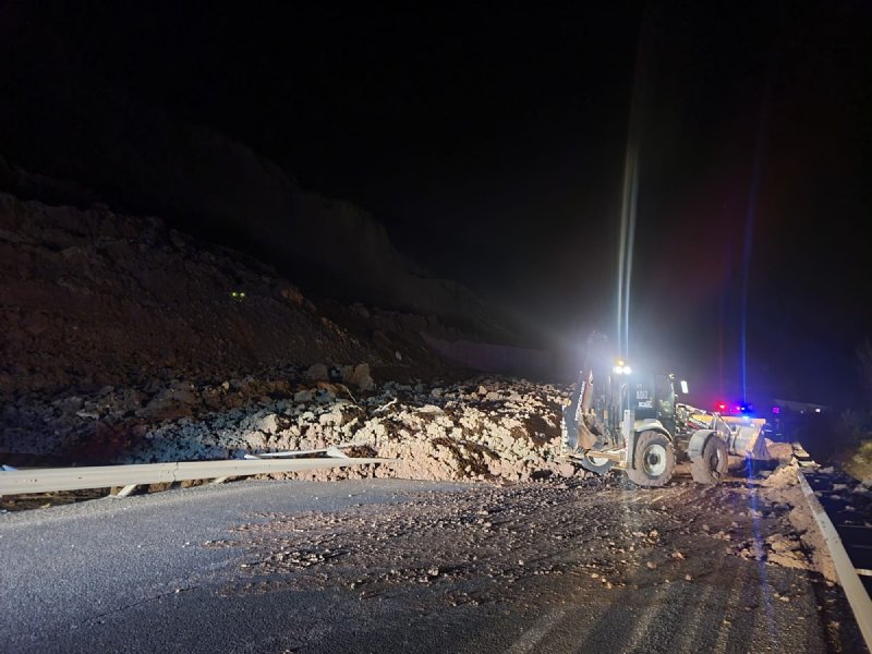 Zonguldak -Ankara istikameti iki noktada kapalı… HEYELAN ENGELİ - 4